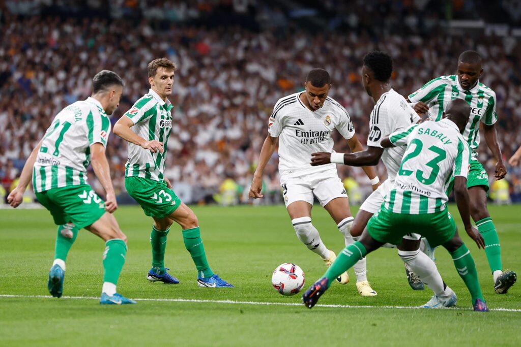 soi kèo Real Betis vs Real Madrid, 2h00 ngày 25/4