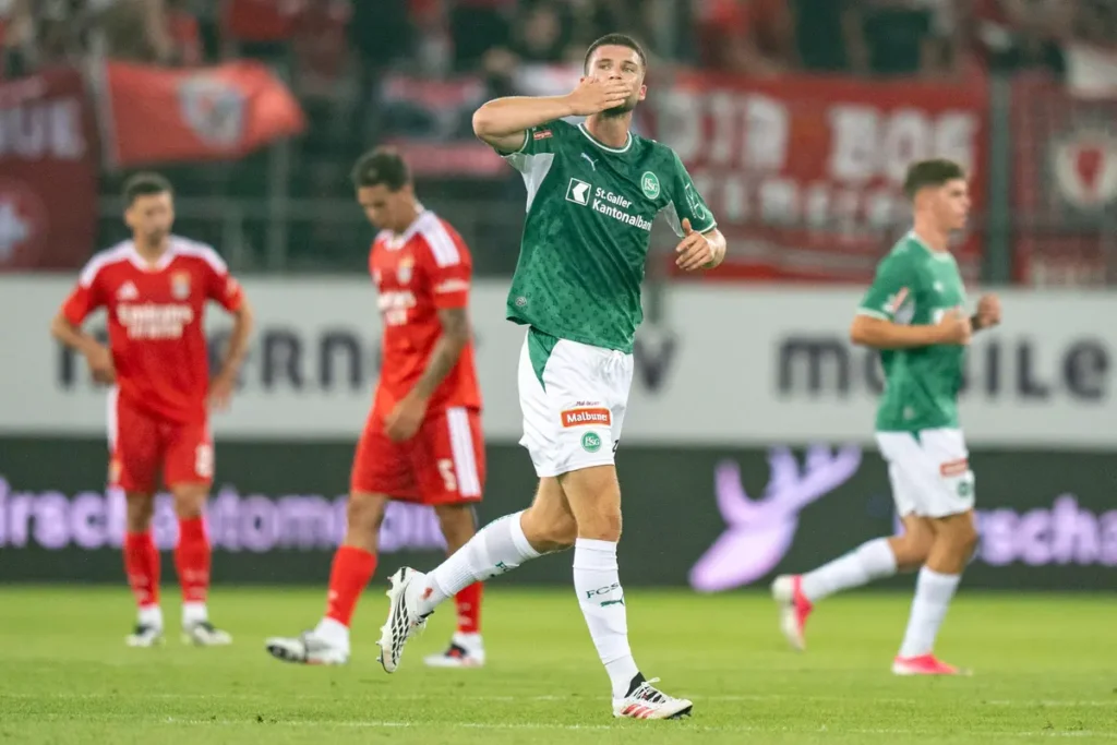 Benfica vs Heart of Midlothian